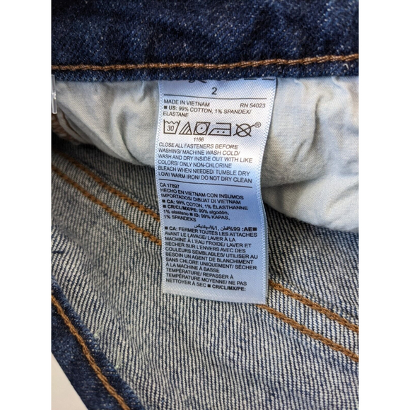 Old Navy Womens Jeans Short Pleated Hem Distressed Mid Rise Medium Wash Sz 2 NWT - Picture 3 of 6